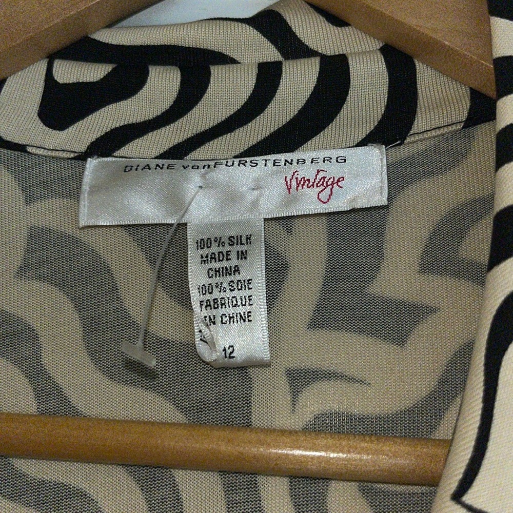 Diane Von Furstenberg Black and Cream Patterned Dress - Picture 4 of 10